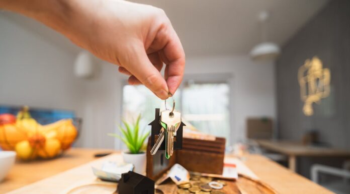 Dodatni zaslužek od doma: Kako začeti z oddajanjem nepremičnine ali sobe