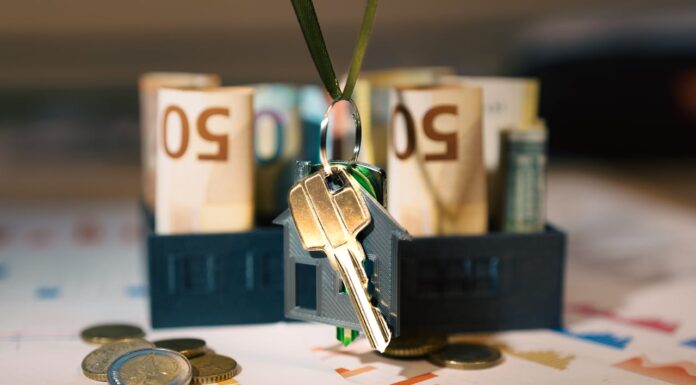 Kako pametno ravnati z denarjem po upokojitvi: 7 ključnih nasvetov za finančno varnost