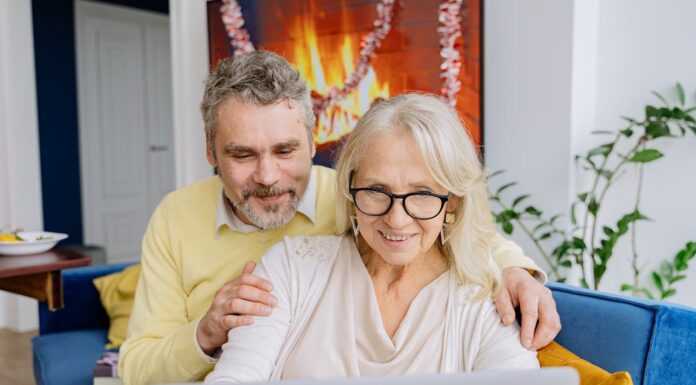 Kako ohranjati stike na daljavo: Vodnik za sodobno povezovanje z družino in prijatelji
