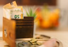 Preverite, koliko po novem znaša najnižja urna postavka za upokojence | Leto 2026